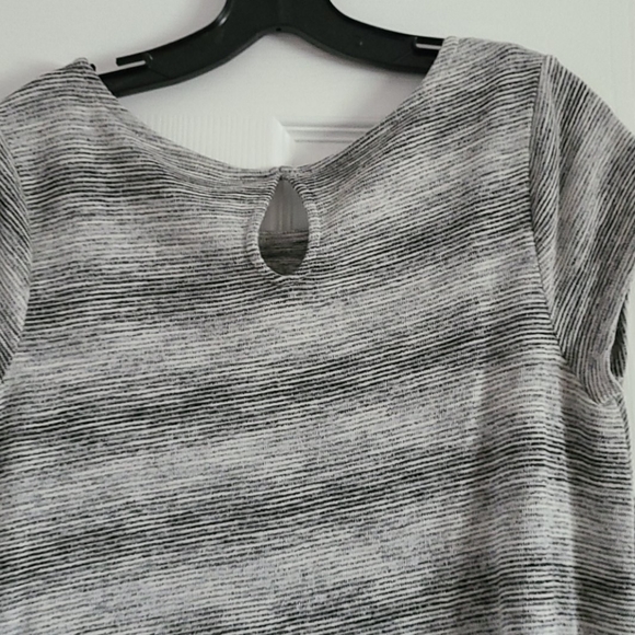 Variegated Gray Tunic Top - Picture 2 of 4
